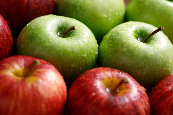fresh red green apple texture background in the supermarket - 写真・画像