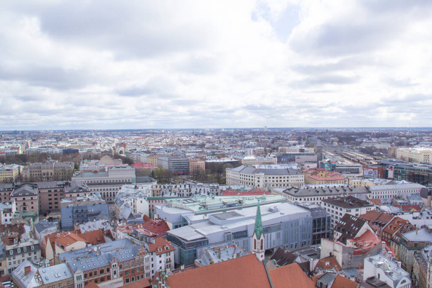 Bela vista do centro da cidade perto do rio Daugava em Riga, Letônia - Foto, Imagem