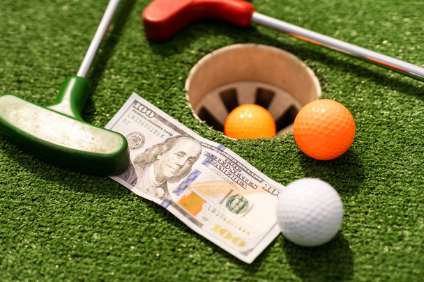 Koncept: Golf musí používat rozpočet a peněžní ceny ve velmi konkurenční - Fotografie, Obrázek