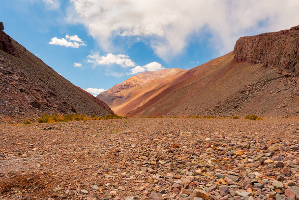 北チリのケブラダ・パレドネスの岩. - 写真・画像