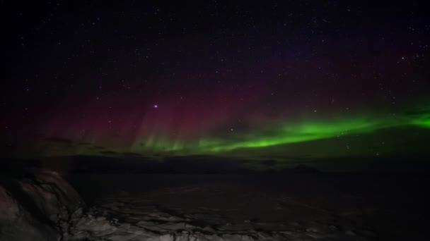 Natuurverschijnsel van Noorderlicht (Aurora Borealis) met betrekking tot de aarde magnetisch veld, ionosfeer en zonne-activiteit. Zonne-storm. - Video