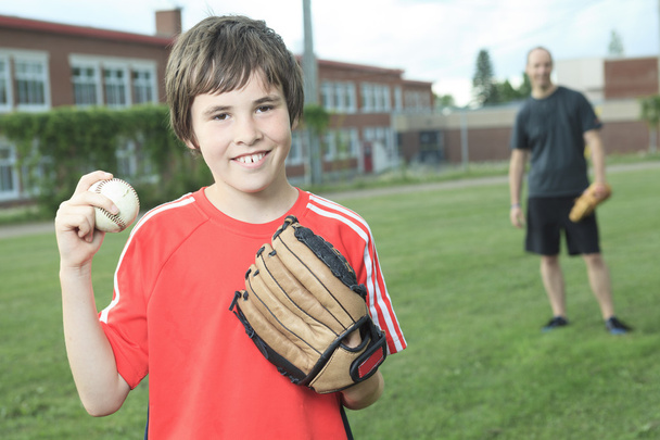 Portrait of a young baseball player in a field - Фото, зображення