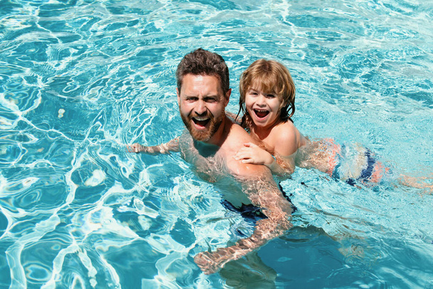 Dad and son swimming lessons. Pool party. Family summer weekeng. Fathers Day - Foto, afbeelding
