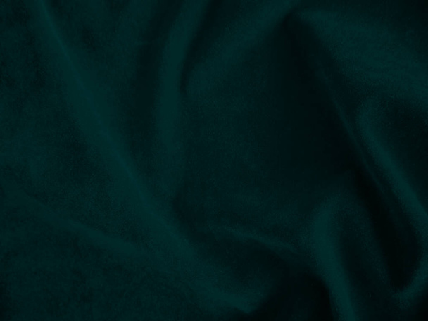 Σκούρο πράσινο παλιό βελούδινο ύφασμα υφή που χρησιμοποιείται ως φόντο. Κενό πράσινο φόντο ύφασμα από μαλακό και λείο ύφασμα. Υπάρχει χώρος για κείμενο.. - Φωτογραφία, εικόνα