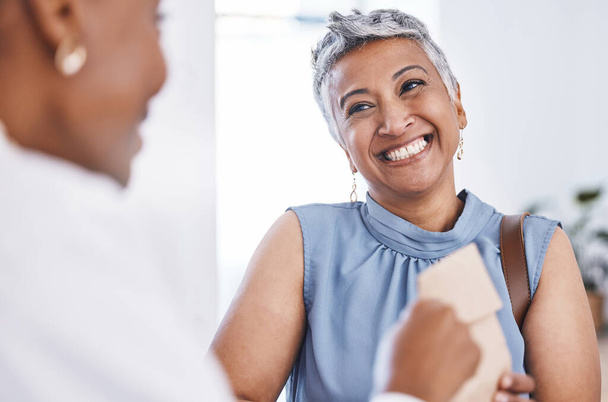 Happy, medical and a woman customer in a pharmacy for medicine, talking to a professional consultant. Smile, healthcare and a mature female patient chatting to a pharmacist in a clinic or dispensary. - Foto, Bild