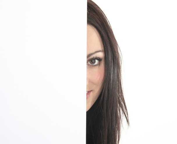 Retrato de mujer de cerca. Retrato femenino de fondo blanco. Surpr
 - Foto, Imagen