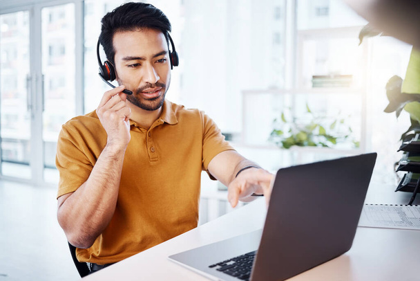Customer support laptop, call center and man talking on contact us, telemarketing communication or online telecom. Web consultant, information technology or male callcenter consulting on microphone. - Fotoğraf, Görsel