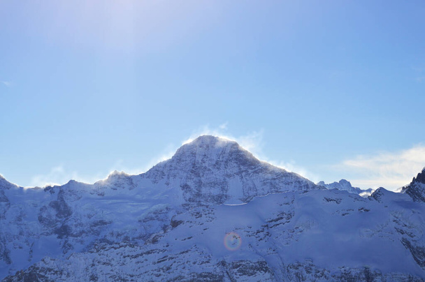 Schilthorn Dağı Eiger Monch Jungfrau, İsviçre. Alplerin karlı dağ zirveleri - Fotoğraf, Görsel