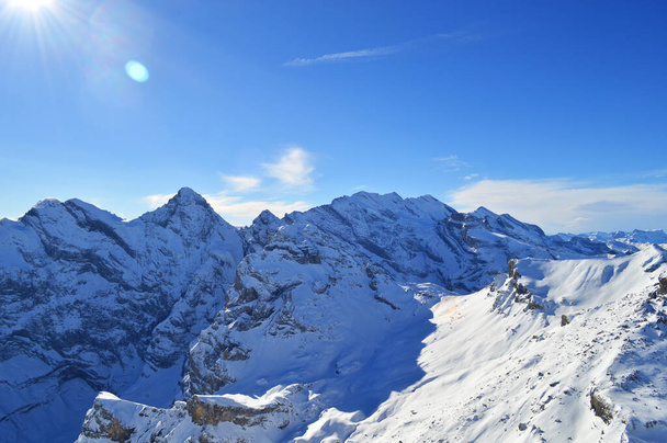 Schilthorn Dağı Eiger Monch Jungfrau, İsviçre. Alplerin karlı dağ zirveleri - Fotoğraf, Görsel