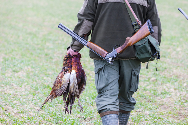 Yakalamak ile yürüyüş avcı - Fotoğraf, Görsel