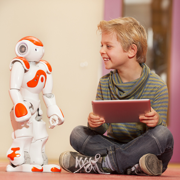 Child playing and learning with robot - Φωτογραφία, εικόνα