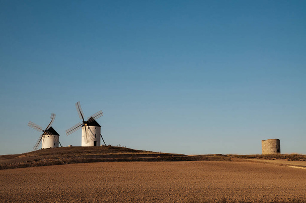Forgószél Csodák: Felfedezni a gazdag örökség és az időtlen szépség a spanyol szélmalmok - Fotó, kép