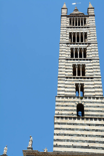 La catedral de Siena Santa Maria Assunta está construida en el estilo románico-gótico italiano y es una de las iglesias más bellas construidas en este estilo en Italia. - Foto, Imagen
