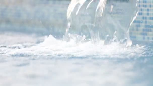 スイミング プールの水 - 映像、動画