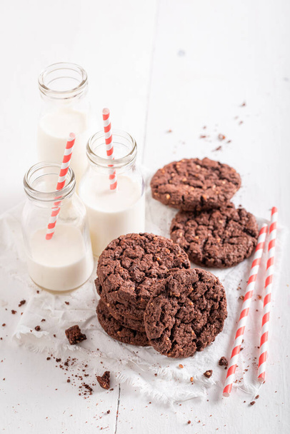 Crunchy brown cookies as a popular snack. Brown cookies best taste with milk. - Foto, Bild