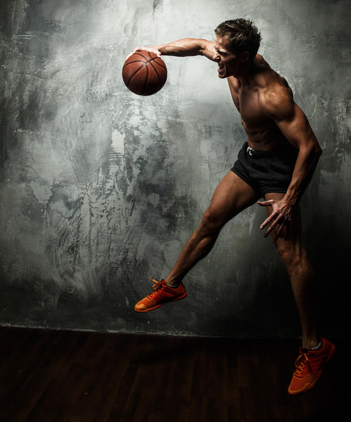 Muscular female with basket ball - Фото, зображення