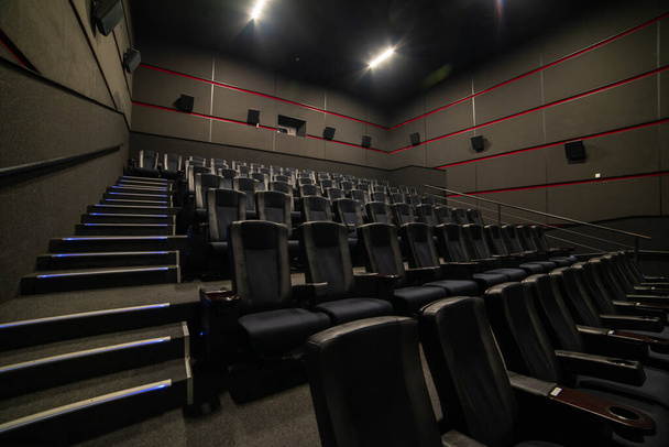 пустой зрительный зал в театре - Фото, изображение