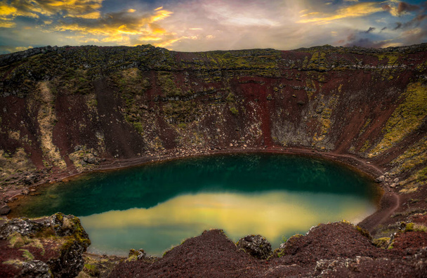 Keri is een vulkanisch kratermeer in het gebied Grmsnes in het zuiden van IJsland.. - Foto, afbeelding