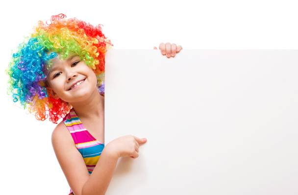 Fille en clown tient bannière vierge
 - Photo, image