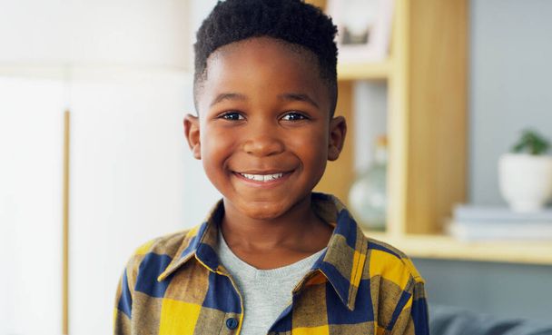 Smiling at every chance I get. Portrait of an adorable little boy smiling and feeling cheerful at home - Foto, Imagen