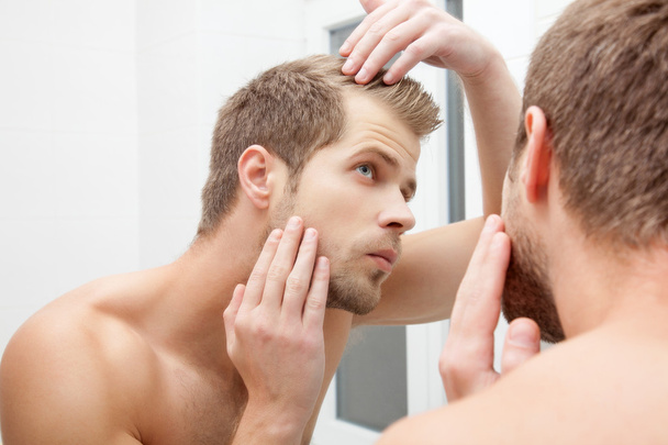 Worrying about hair loss - 写真・画像