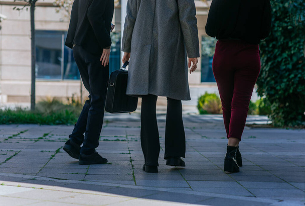 Businesswomen walking in the city - Photo, Image