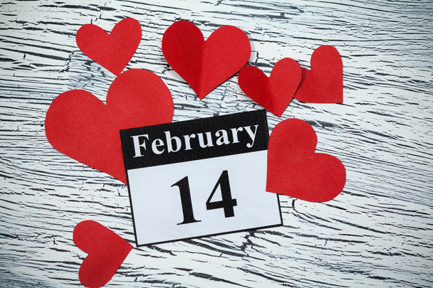 14 Şubat Sevgililer günü, kalp kırmızı kağıttan - Fotoğraf, Görsel