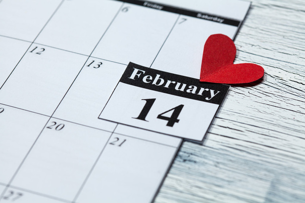 February 14, Valentine's day, heart from red paper - Φωτογραφία, εικόνα