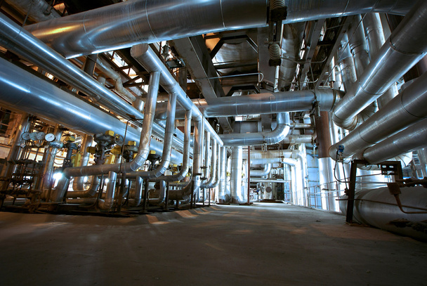 Промислова зона, сталеві трубопроводи, клапани і кабелі
 - Фото, зображення