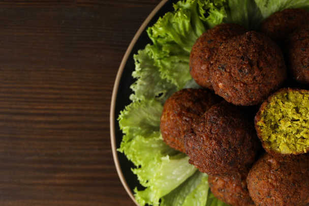Concepto de comida vegetariana - falafel, sabrosas bolas de falafel - Foto, imagen