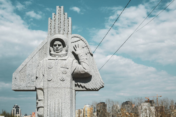 Monument voor de Oekraïense kosmonaut in Kiev - Foto, afbeelding