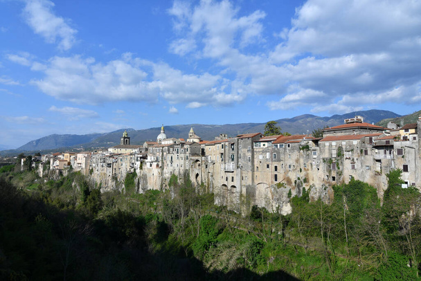 Pohled na krajinu ze Sant 'Agata de Goti, historického města v provincii Benevento, Itálie. - Fotografie, Obrázek