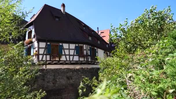 伝統的な木枠の家の詳細。ストラスブール,アルザス,フランス - 映像、動画