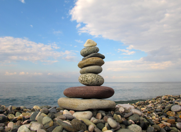 海の小石の塔 - 写真・画像