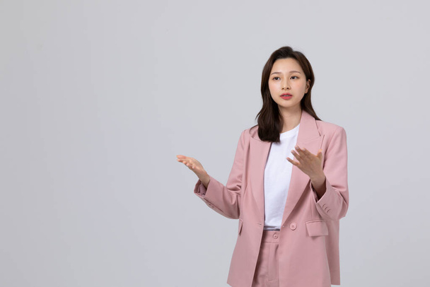 business concept korean young woman, presentation. studio shot - Foto, Imagem