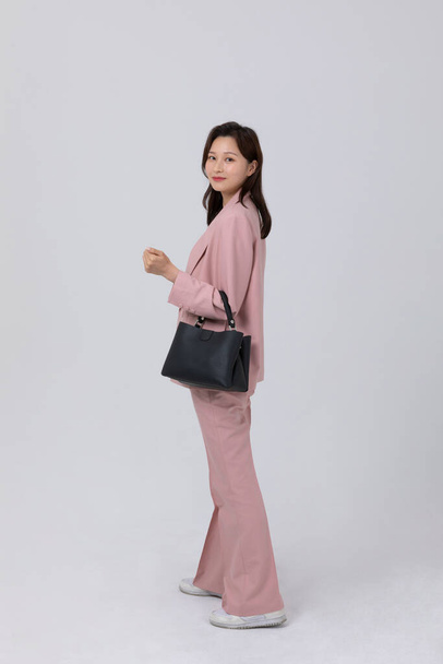 business concept korean young woman, holding a handbag. studio shot - Foto, immagini
