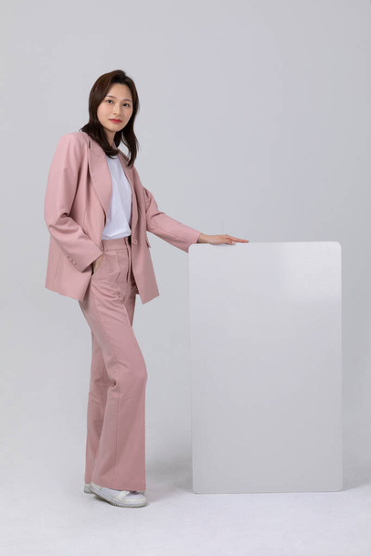 business concept korean young woman, standing. studio shot - Foto, afbeelding