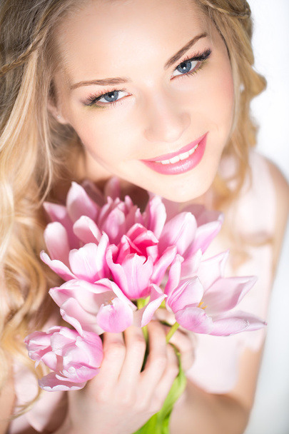 Woman with tulip bouquet - 写真・画像