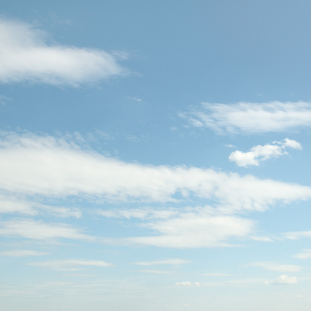 Fehér bolyhos felhők - Fotó, kép