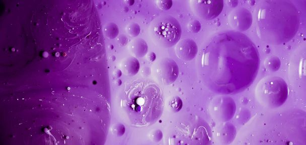 kaunis tausta maali kuplia kelluva vedellä sekoitus öljyn värejä - Valokuva, kuva