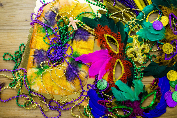 King cake közel fel Mardi Gras - Fotó, kép