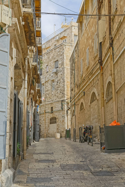 JERUSALEM, ISRAEL - MAY 18, 2016: Greek Patriarchate Road near Jaffa Gate entrance to western part of the Old City. - Foto, imagen