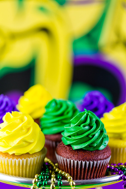 Košíčky s barevnými poleva pro Mardi Gras - Fotografie, Obrázek