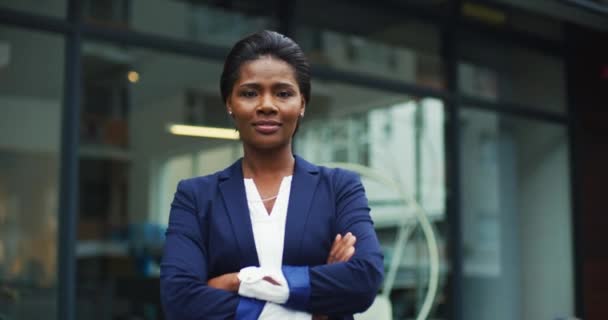 Face, business and black woman with arms crossed in city with pride for career or job in urban street. Portrait, professional and happy, proud and confident African female entrepreneur from Nigeria - Footage, Video