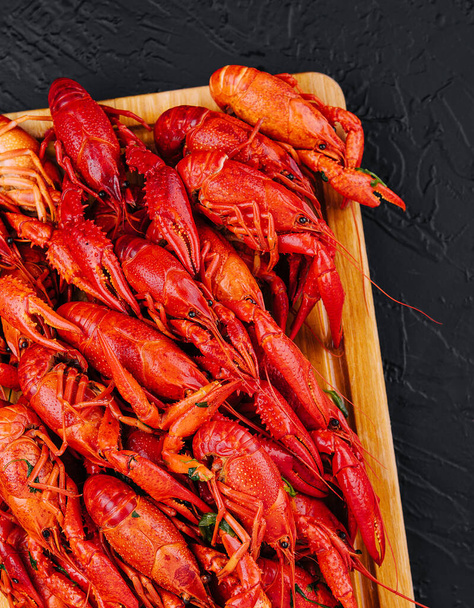 Fragrant boiled crayfish on a wooden board - Foto, immagini