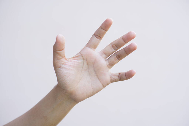 Aziatisch vrouw met hand gevoelloosheid - Foto, afbeelding