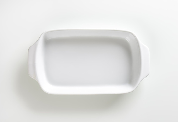 Bandeja para hornear de cerámica blanca
 - Foto, imagen