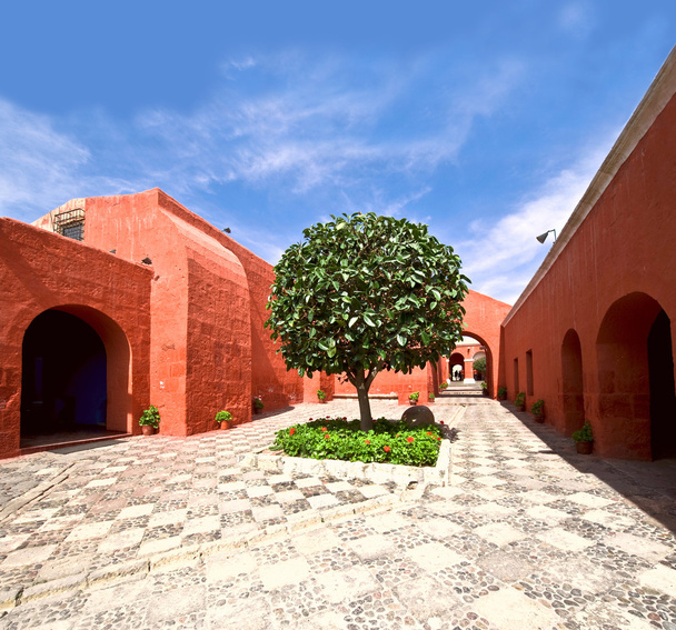 Mosteiro de Santa Catalina, Arequipa, é a reli mais importante
 - Foto, Imagem