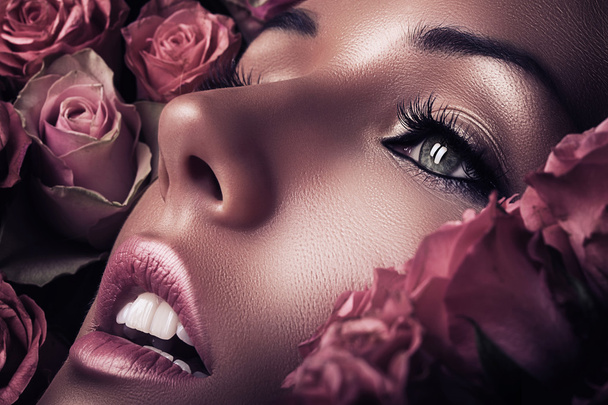 Woman face in pink roses - Foto, imagen