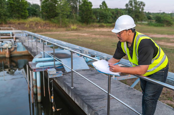 Environmental engineers work at wastewater treatment plants,Water supply engineering working at Water recycling plant for reuse - Foto, imagen